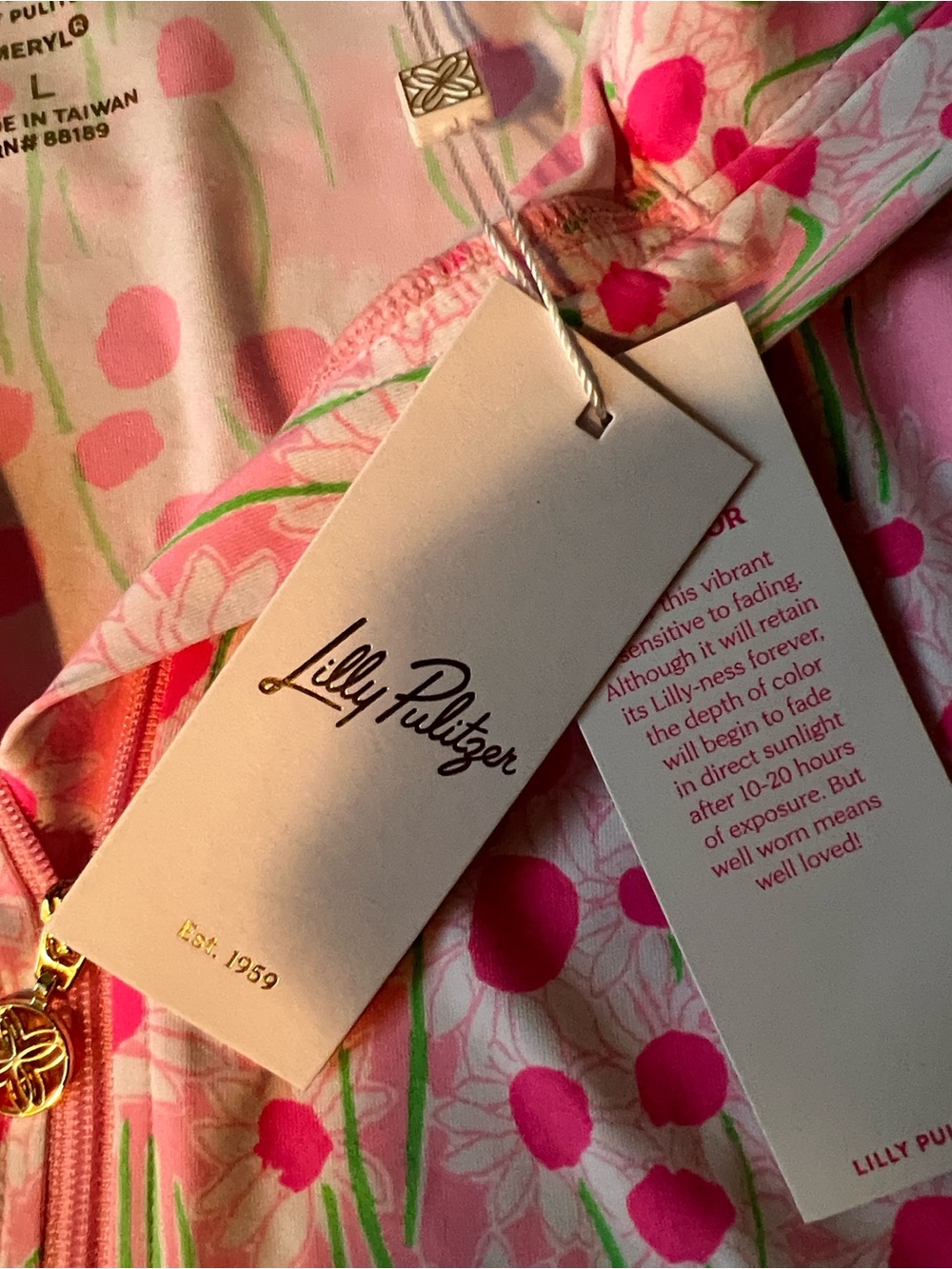 Lilly Pulitzer Luxletic Justine 1/2 Zip UPF 50 in conch shell pink sunny daisies - Picture 4 of 10